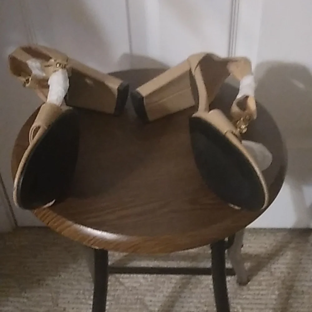 Shoes - Picture 4 of 5